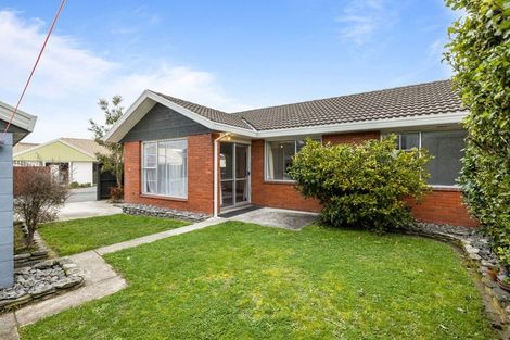 Photo of property in 28 Sawtell Place, Northcote, Christchurch, 8052