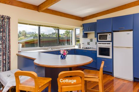 Photo of property in 106 Kemp Road, Massey, Auckland, 0614