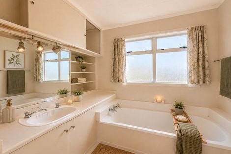 Photo of property in 74 Alexander Road, Raumati Beach, Paraparaumu, 5032