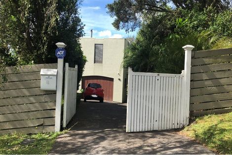 Photo of property in 4 Manutara Avenue, Forrest Hill, Auckland, 0620