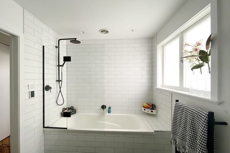 Photo of property in 8 Waipani Road, Te Atatu Peninsula, Auckland, 0610