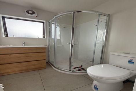 Photo of property in 122a Colwill Road, Massey, Auckland, 0614