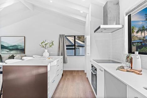 Photo of property in 14 Landsdale Place, Massey, Auckland, 0614