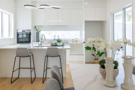 Photo of property in 3e Kingdale Road, Henderson, Auckland, 0610