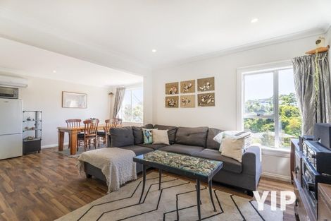 Photo of property in 7 Wakely Road, Newlands, Wellington, 6037