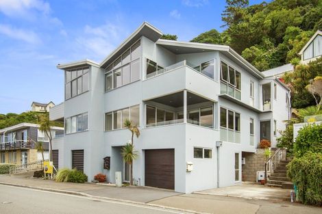 Photo of property in 275u2 Karaka Bay Road, Karaka Bays, Wellington, 6022
