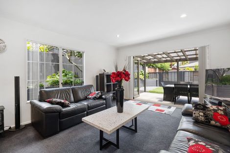 Photo of property in 8b Lupetti Rise, West Harbour, Auckland, 0618