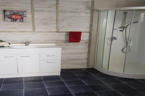 Photo of property in 35 Oxford Street, Fairfield, Hamilton, 3214