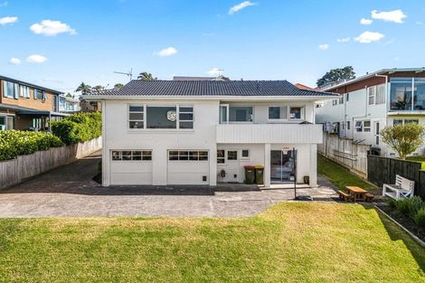 Photo of property in 15a Seaview Road, Castor Bay, Auckland, 0620