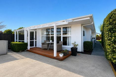 Photo of property in 2/28 Hampton Place, Burnside, Christchurch, 8053