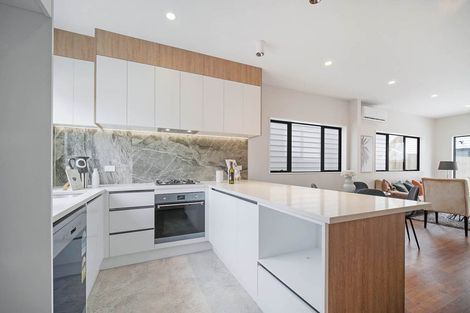Photo of property in 15 Riverview Road, New Lynn, Auckland, 0600