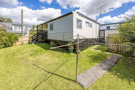 Photo of property in 3/144 Godley Road, Green Bay, Auckland, 0604
