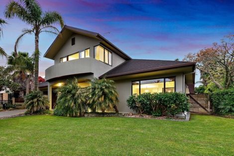 Photo of property in 3 Lupetti Rise, West Harbour, Auckland, 0618