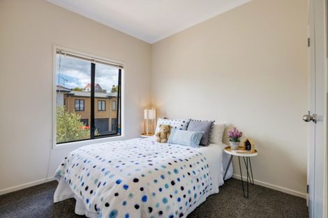 Photo of property in 9 Verdale Circle, Glen Eden, Auckland, 0602