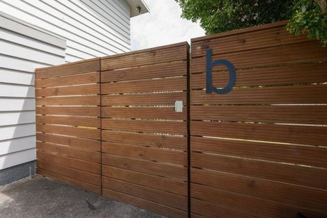 Photo of property in 186b Queens Drive, Lyall Bay, Wellington, 6022