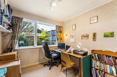 Photo of property in 25 Longcroft Terrace, Newlands, Wellington, 6037