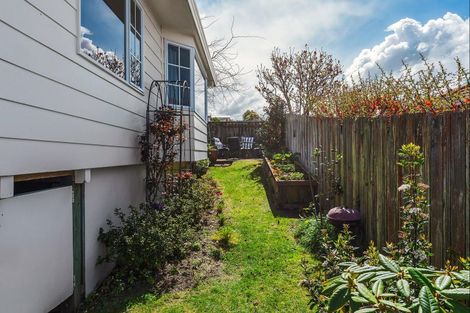 Photo of property in 2/8 Kinder Street, Acacia Bay, Taupo, 3330