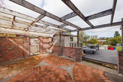 Photo of property in 21 Heathcote Place, Fitzherbert, Palmerston North, 4410