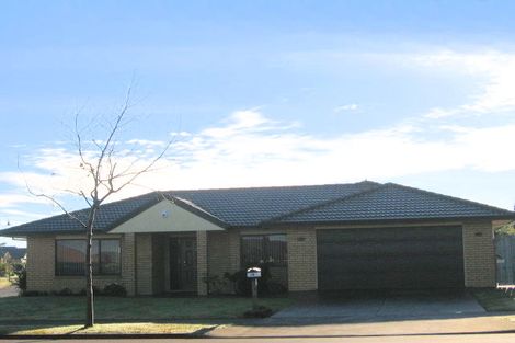 Photo of property in 91 Moyrus Crescent, East Tamaki Heights, Auckland, 2016