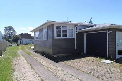 Photo of property in 18 Islington Avenue, New Lynn, Auckland, 0600