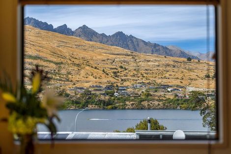 Photo of property in 37 Larch Hill Place, Queenstown, 9300