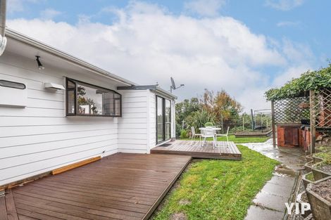 Photo of property in 96 Stewart Drive, Newlands, Wellington, 6037