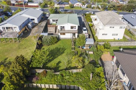 Photo of property in 92 Sunset Road, Unsworth Heights, Auckland, 0632