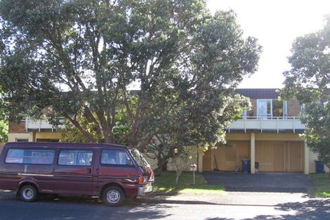 Photo of property in 2/5 Glen Road, Browns Bay, Auckland, 0630