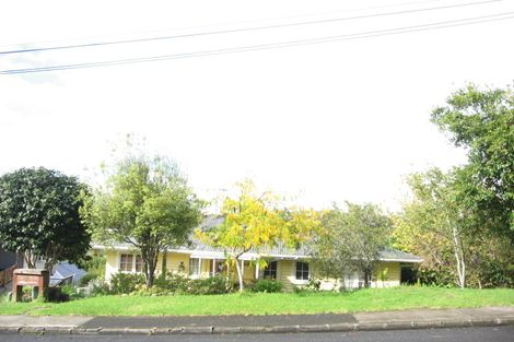 Photo of property in 2/26 Colmar Road, Mellons Bay, Auckland, 2014