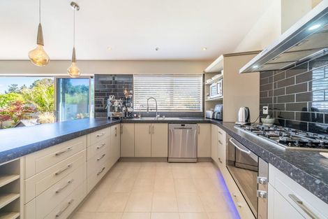 Photo of property in 41 Mount Marua Way, Timberlea, Upper Hutt, 5018