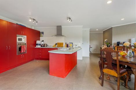 Photo of property in 1 Fleetwood Drive, Henderson, Auckland, 0612
