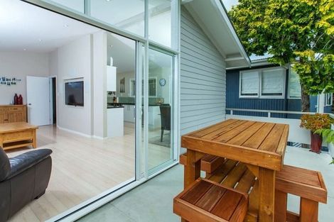 Photo of property in 25 Blakeborough Drive, Forrest Hill, Auckland, 0620