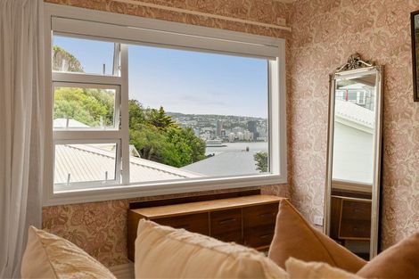 Photo of property in 2 Maida Vale Road, Roseneath, Wellington, 6011