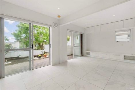 Photo of property in 7e/60 Masons Road, Oteha, Auckland, 0632