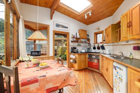 Photo of property in 24 Selwyn Road, Lyttelton, 8082