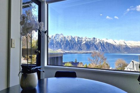 Photo of property in 17b Wynyard Crescent, Fernhill, Queenstown, 9300