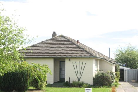 Photo of property in 35 Momorangi Crescent, Redwood, Christchurch, 8051