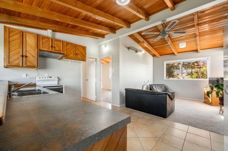 Photo of property in 46a Farquhar Road, Glendene, Auckland, 0602