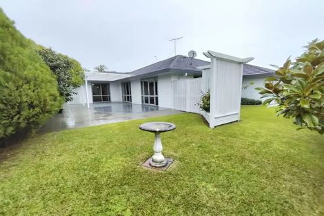 Photo of property in 38 Moyrus Crescent, East Tamaki Heights, Auckland, 2016