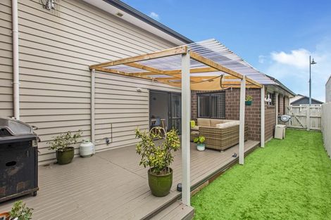 Photo of property in 14 Kotuku Crescent, Takanini, 2112
