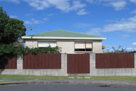 Photo of property in 1/12 Eastwood Rise, Browns Bay, Auckland, 0630