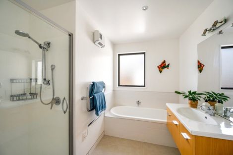 Photo of property in 52 Kelliher Drive, Wanaka, 9305