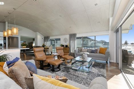 Photo of property in 198 Marine Parade, Mount Maunganui, 3116