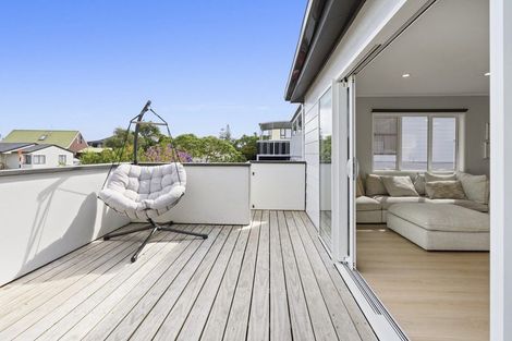 Photo of property in 21 Albert Hall Drive, Red Beach, 0932