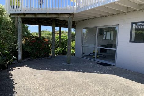 Photo of property in 28 John Dee Crescent, Red Beach, 0932