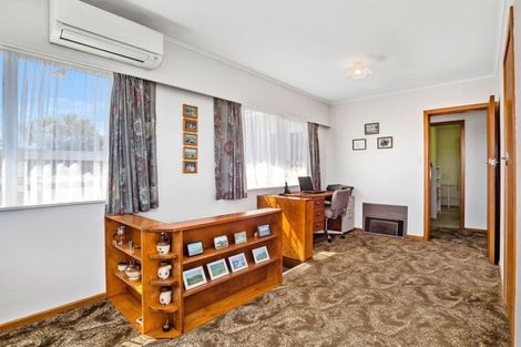 Photo of property in 12 Kinapori Terrace, Newlands, Wellington, 6037