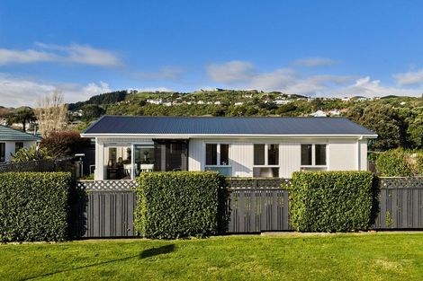 Photo of property in 3 Surrey Street, Tawa, Wellington, 5028