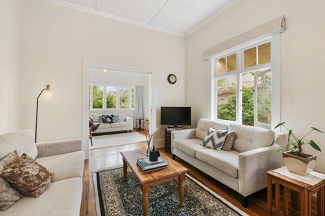 Photo of property in 1/6 Valley Road, Northcote, Auckland, 0626