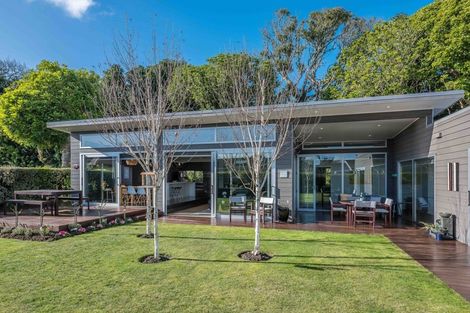 Photo of property in 74 Nimmo Avenue East, Waikanae, 5036