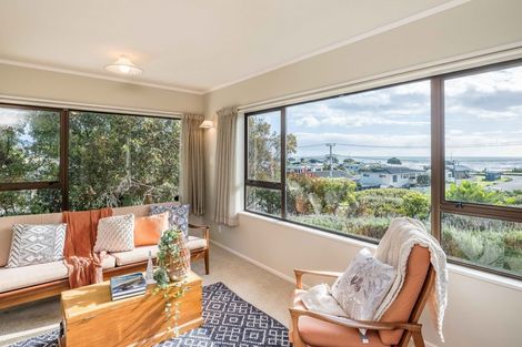 Photo of property in 115 Seaview Road, Paraparaumu Beach, Paraparaumu, 5032